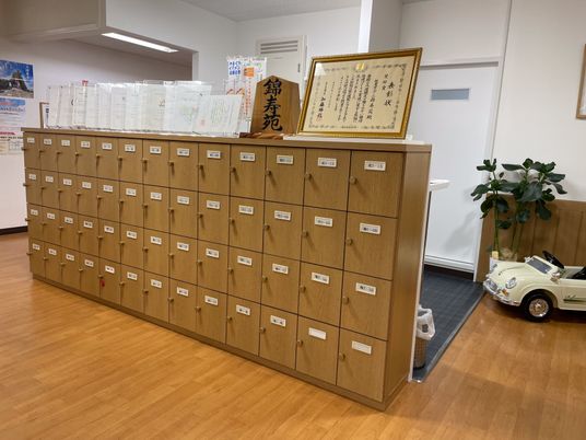 木製の郵便受け