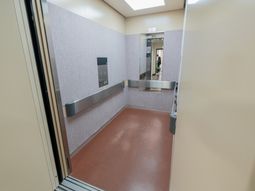 エレベーター内