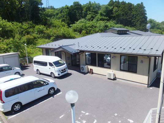 駐車場の建物