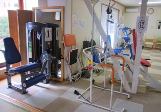 運動機器が並ぶ部屋