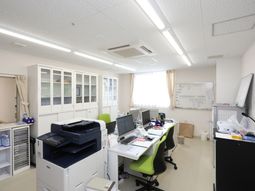 明るいオフィス風景