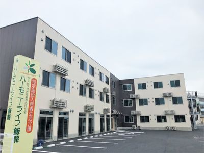 新しい建物の外観