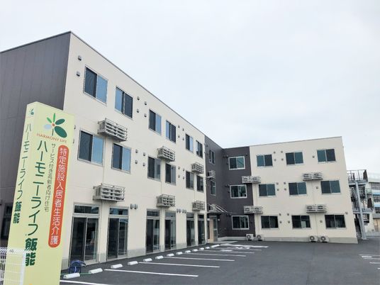 新しい建物の外観