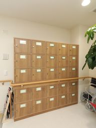 木製ロッカー多数配置