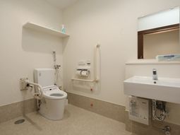 清潔なトイレと洗面台