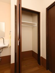 整理された空間のクローゼット