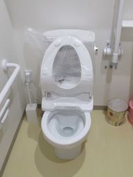 バリアフリー設計のトイレ