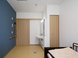 シンプルな居室の一角