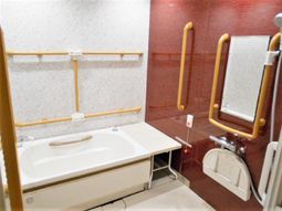 バリアフリー対応の浴室