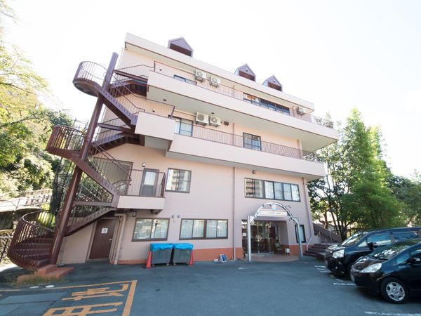 多階層の建物外観