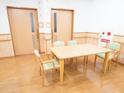 明るい食堂の様子