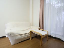 シンプルな居室の様子