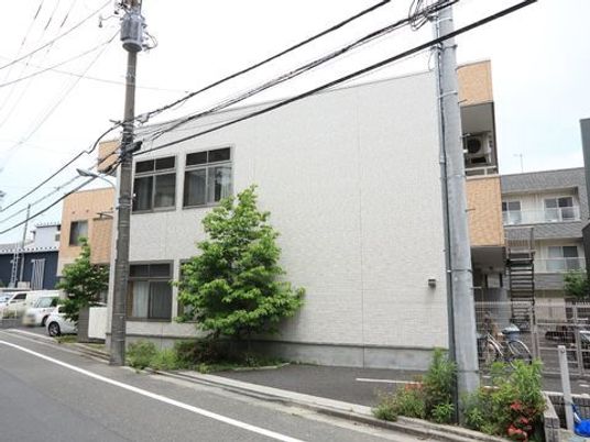 都市の明るい外観