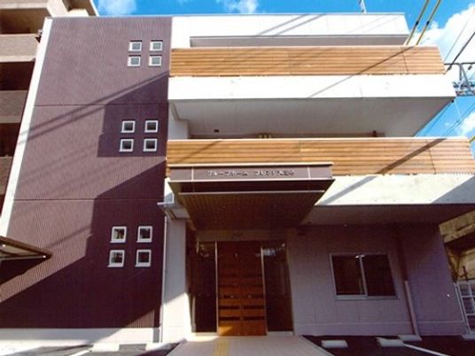 モダンなデザインのエントランス