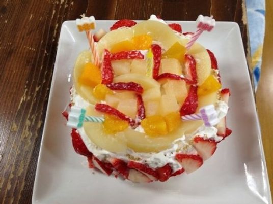 色鮮やかな手作りケーキ