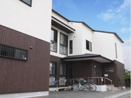 清潔な施設のエントランス