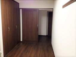 木目調の廊下の風景