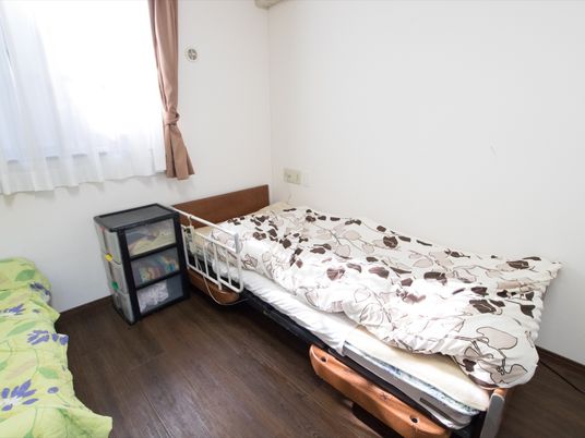 シンプルな居室の一部