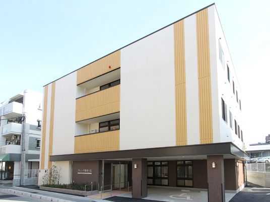 モダンな建物の外観