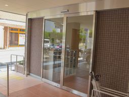 明るく開放的なエントランス