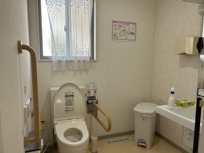 手すり付きの便座