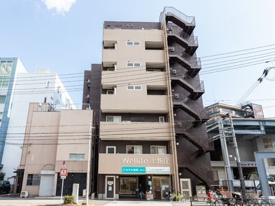 高層の建物外観