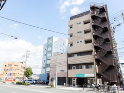 都会の明るい外観