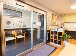 エントランスの明るい様子