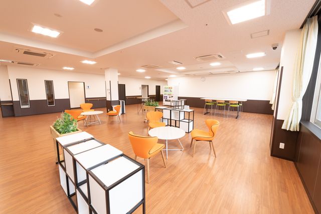 広々としたラウンジ