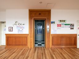 エレベーター前案内掲示