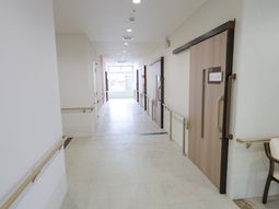 広々とした清潔な廊下