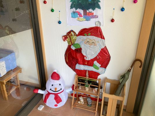 クリスマス飾りの廊下