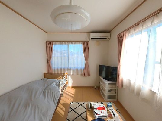 日の光が差し込む居室