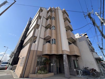 5階建て建物の外観