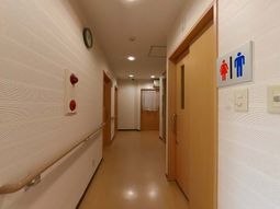 手すり付き廊下