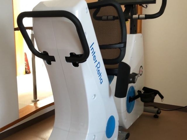 機能訓練室の器具 機能訓練室 先進的なトレーニング器具が設置されている部屋です。スタッフと共に安心して訓練が行えます。