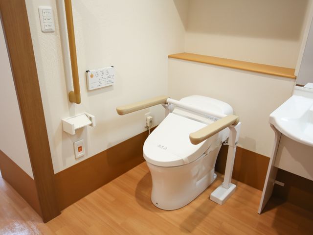 バリアフリー設計のトイレ