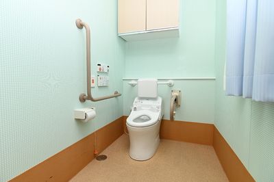 バリアフリー設計のトイレ