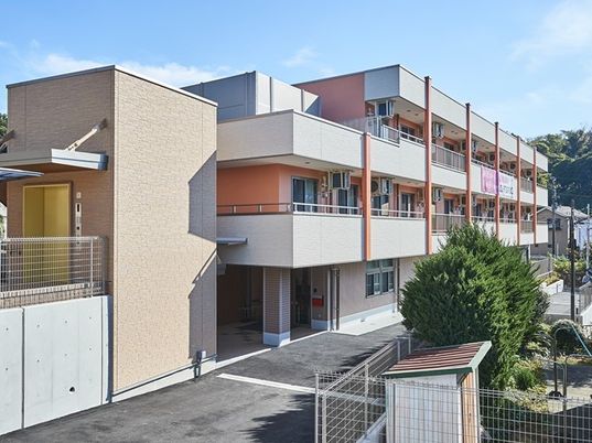 清潔な施設の外観