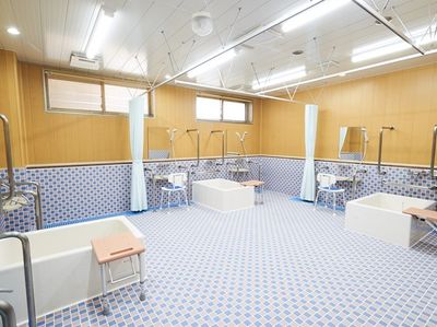 広々とした清潔な浴室