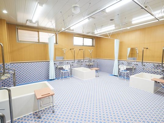 広々とした清潔な浴室