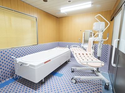 清潔感のある設備付き浴室