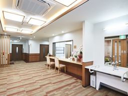 清潔感のある明るいロビー