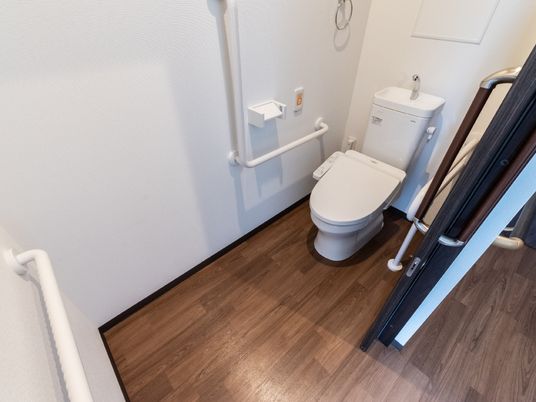 バリアフリー設計のトイレ