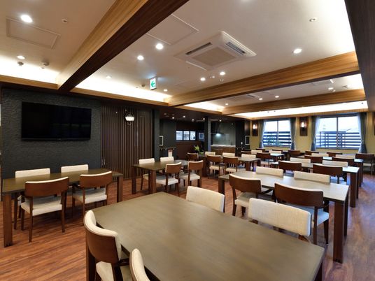 明るい居心地の良い食堂