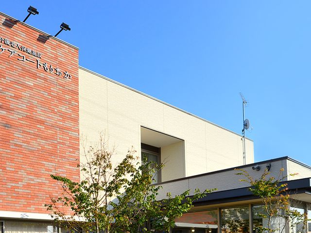 赤レンガの建物外観 外観 温かみのある赤レンガの建物が印象的で、心地よい雰囲気が漂っています。就業環境にも最適です。