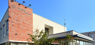 赤レンガの建物外観