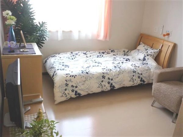 明るい個室の居室