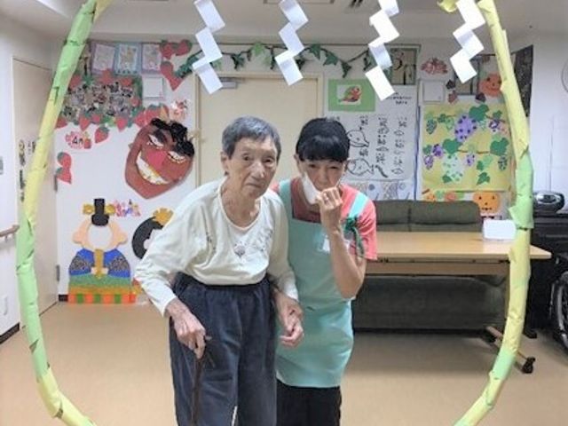 和気あいあい活動風景 イベント 笑顔あふれるアクティビティの様子です。スタッフと利用者様が共に楽しみながら、心身の活性化を図っています。