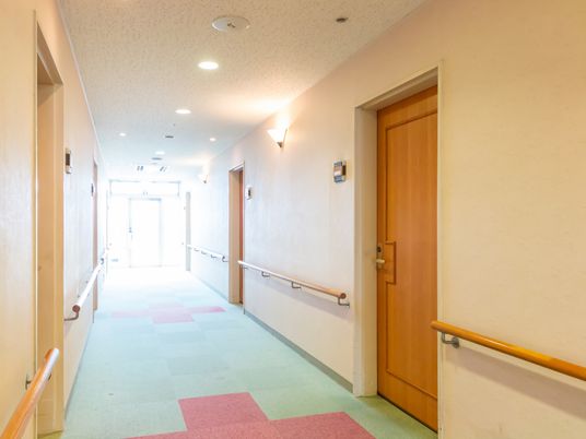 廊下の明るい様子